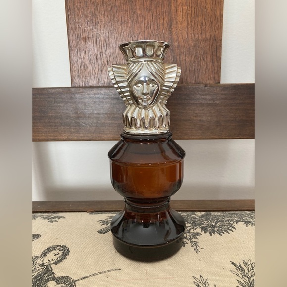 Vintage  Avon Chess Piece Queen After Shave Bottle. Mostly full - Picture 1 of 6